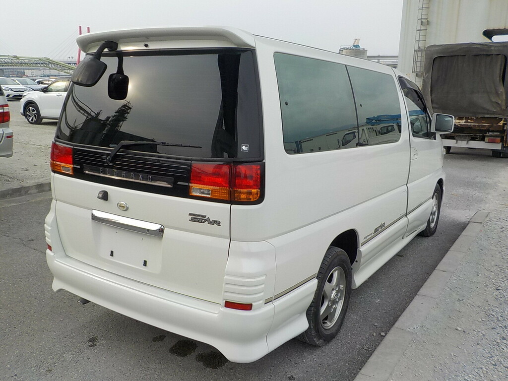 Nissan Elgrand Mpv White #3