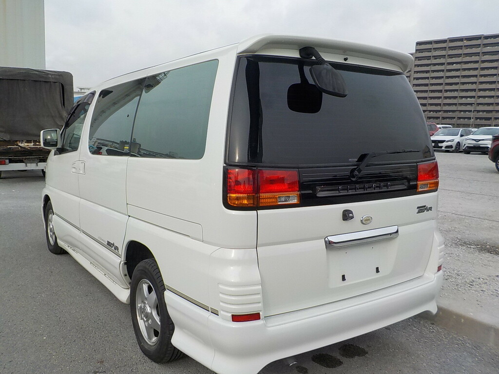 Nissan Elgrand Mpv White #5