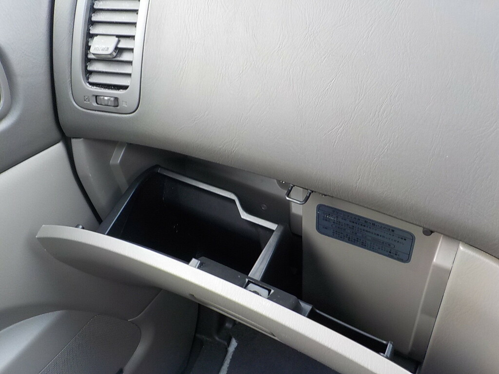 Nissan Elgrand Mpv White #18