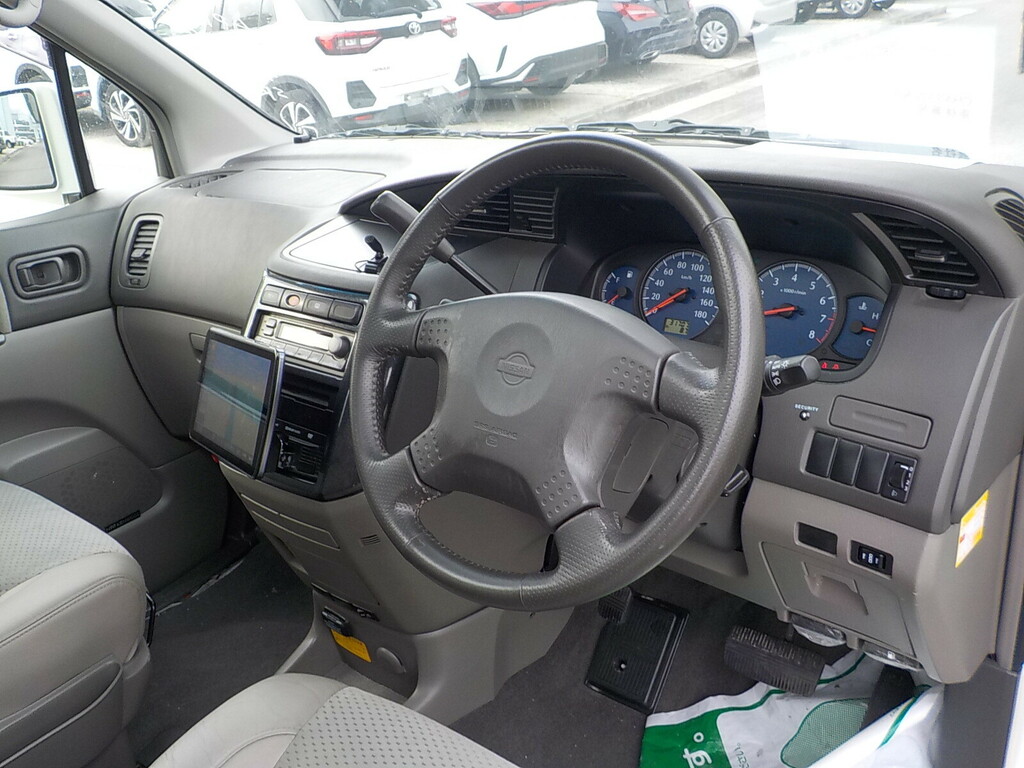 Nissan Elgrand Mpv White #17