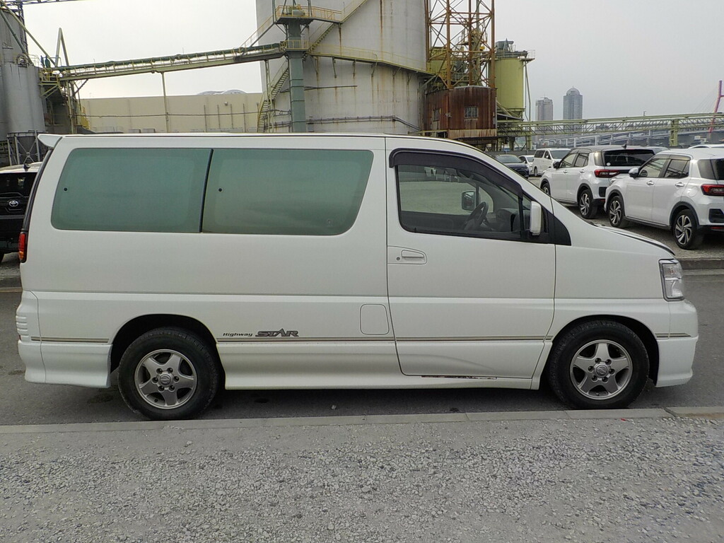 Nissan Elgrand Mpv White #7