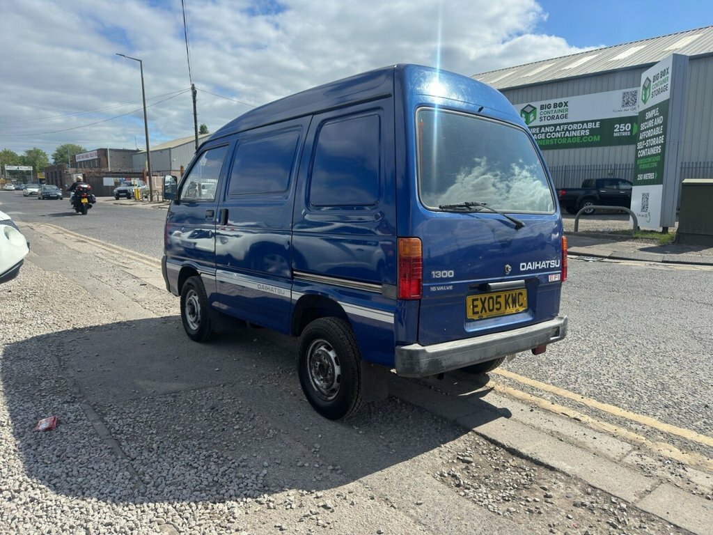 Daihatsu HiJet Pickup White #25