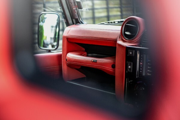 Land Rover Defender 110 Td6 Hse Black #6