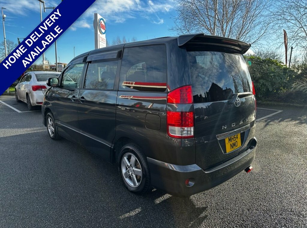 Toyota Noah Unknown Silver #4