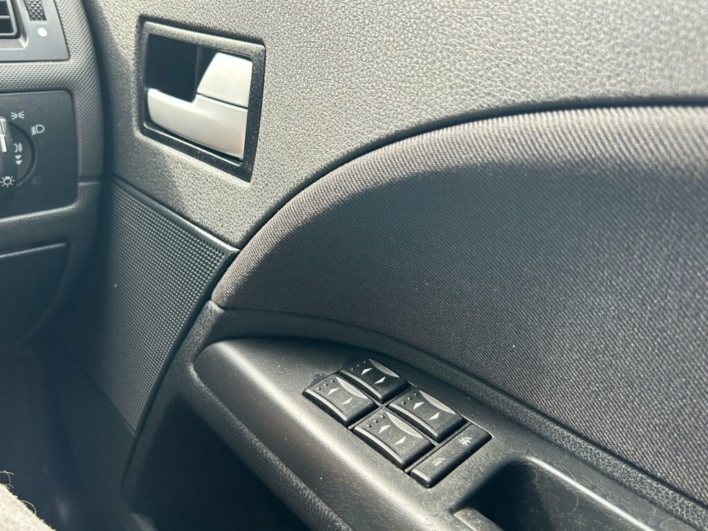 Ford Mondeo 1.8 Verona Blue #22