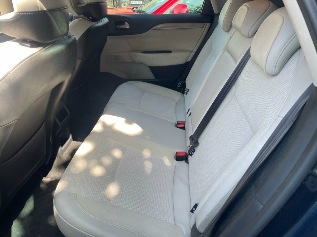 Citroen C4 1.6 Hdi 16V Exclusive Hatchback LX61XZW Blue #4