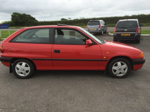 Vauxhall Astra 1.4 Merit White #1