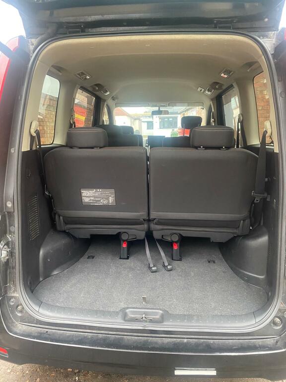 Nissan Serena Automatic #38