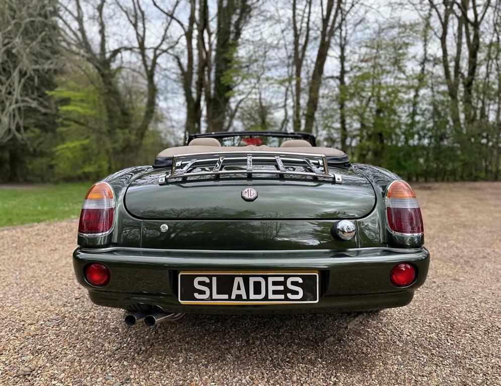 MG RV8   #15