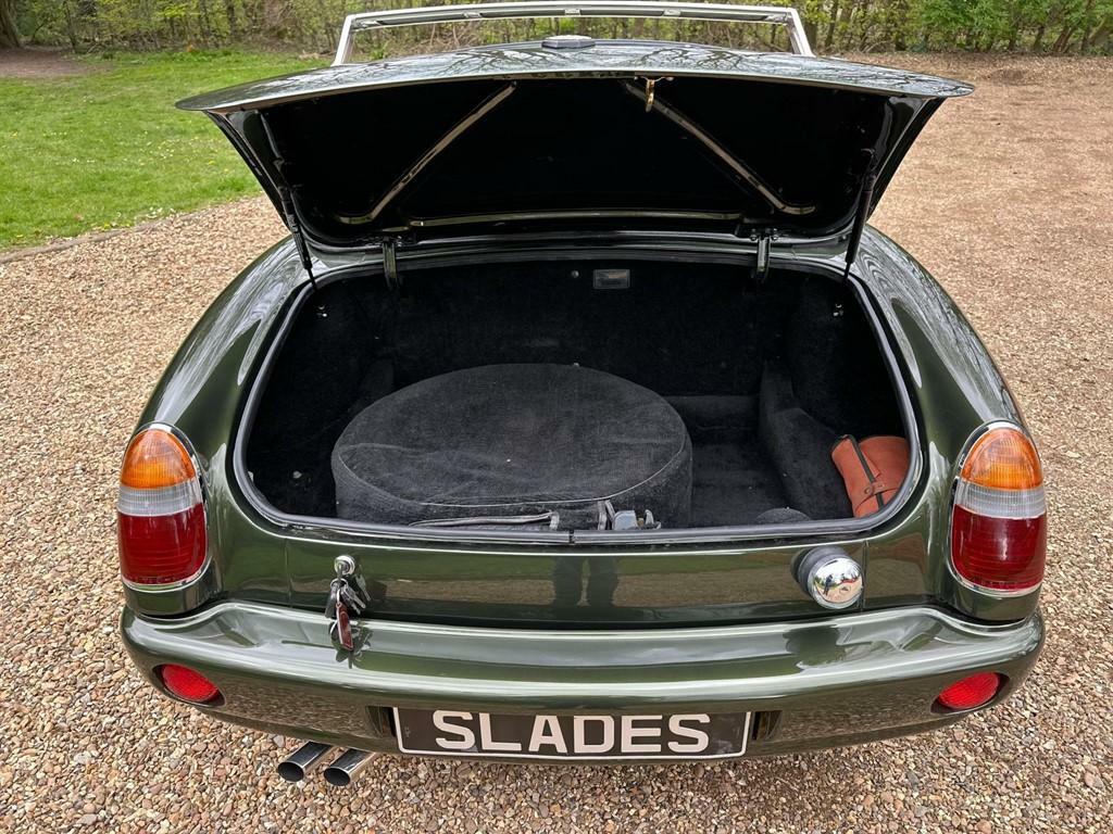 MG RV8   #29