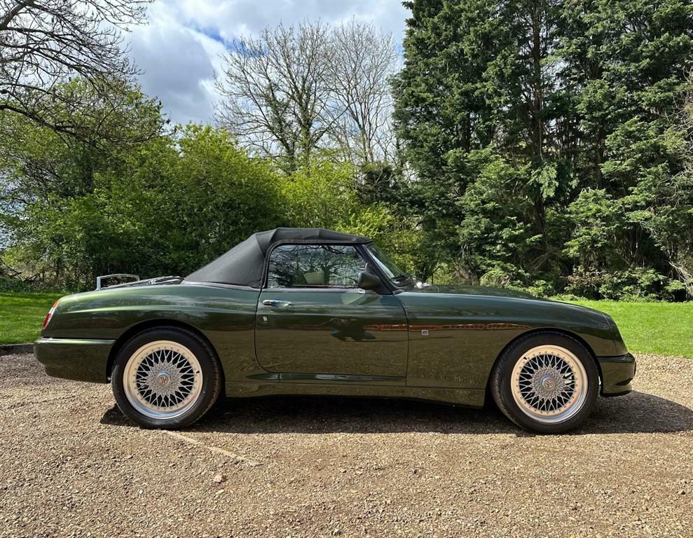 MG RV8   #23