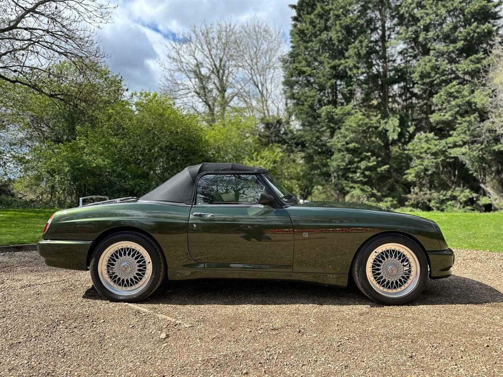 MG RV8   #18