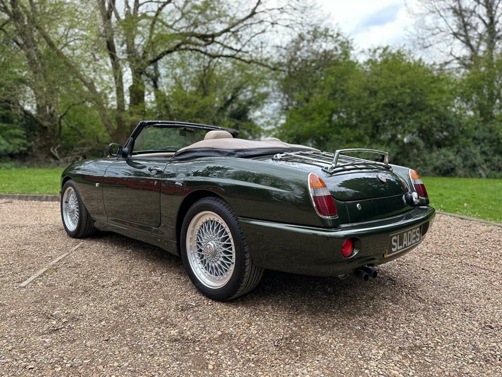 MG RV8   #49
