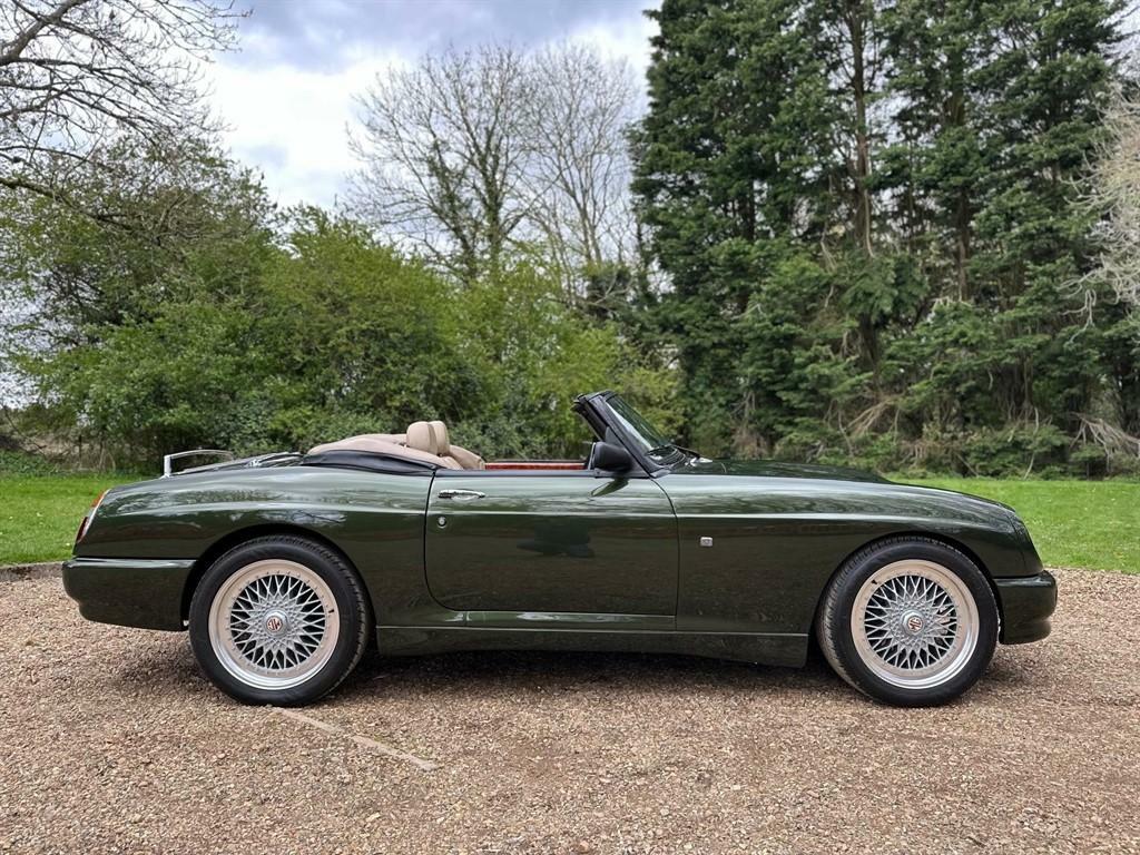 MG RV8   #16