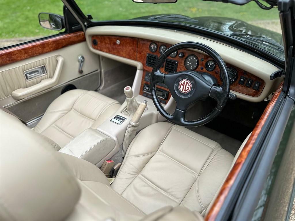 MG RV8   #11
