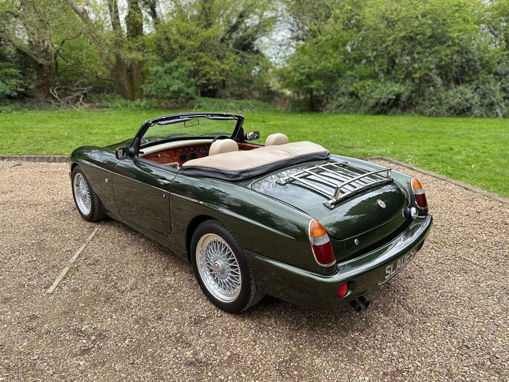 MG RV8   #43