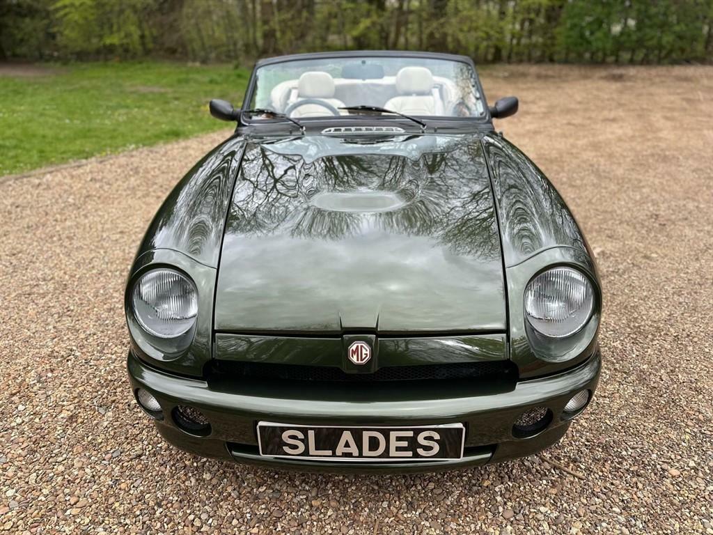 MG RV8   #36