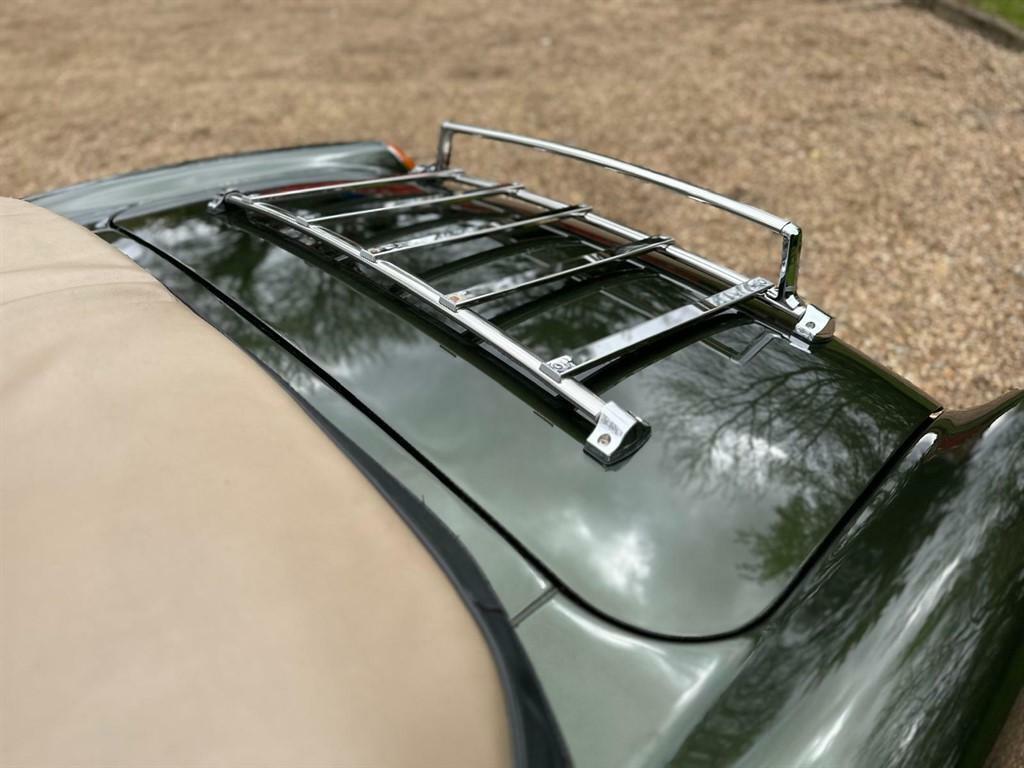 MG RV8   #27