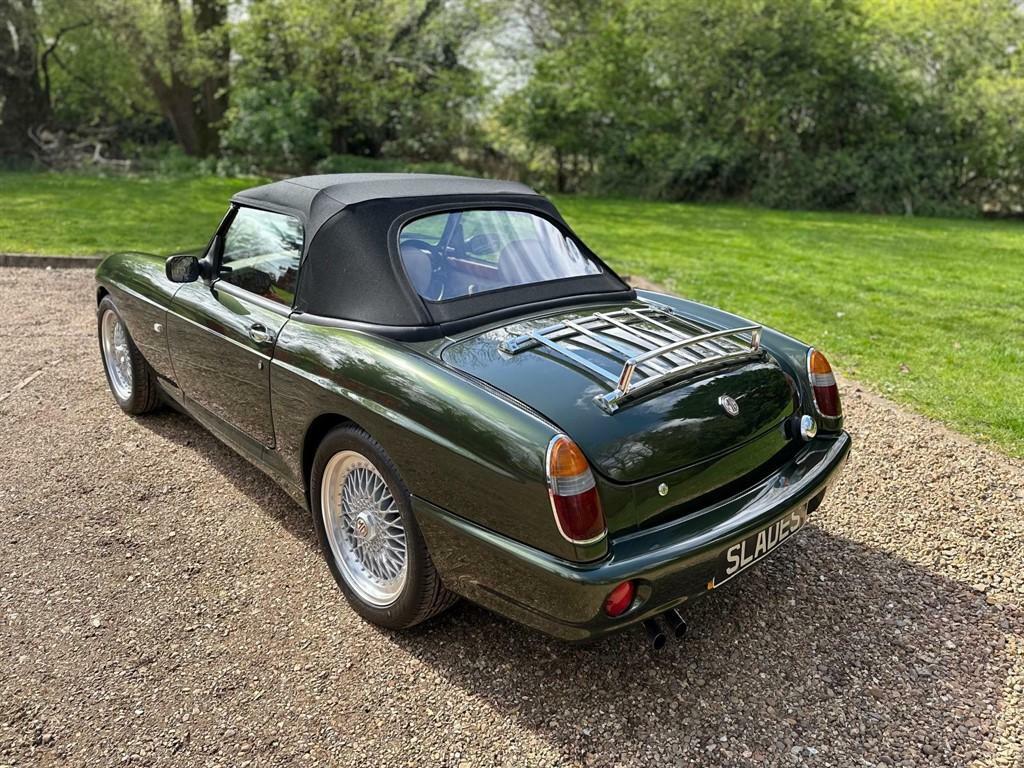 MG RV8   #24
