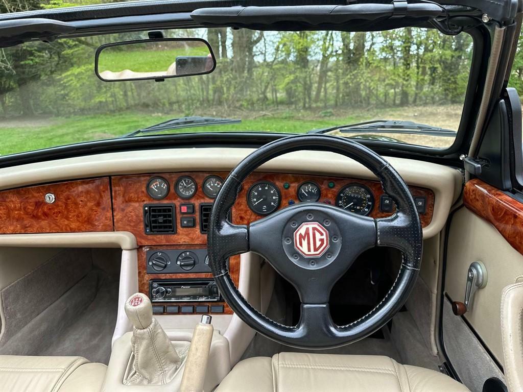 MG RV8   #30