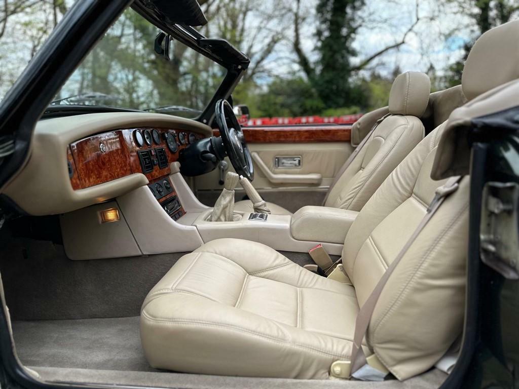 MG RV8   #25