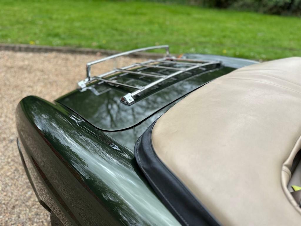 MG RV8   #44