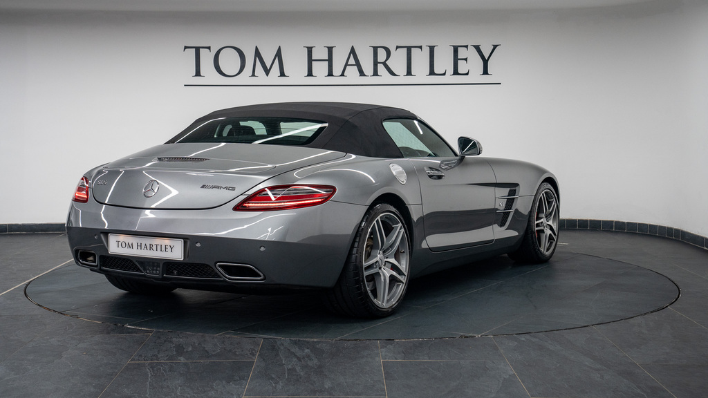 Mercedes-Benz SLS Gullwing Red #39