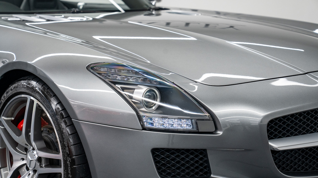 Mercedes-Benz SLS Gullwing Red #10