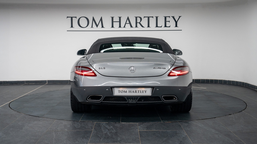 Mercedes-Benz SLS Gullwing Red #38