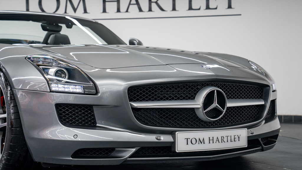 Mercedes-Benz SLS Gullwing Red #9