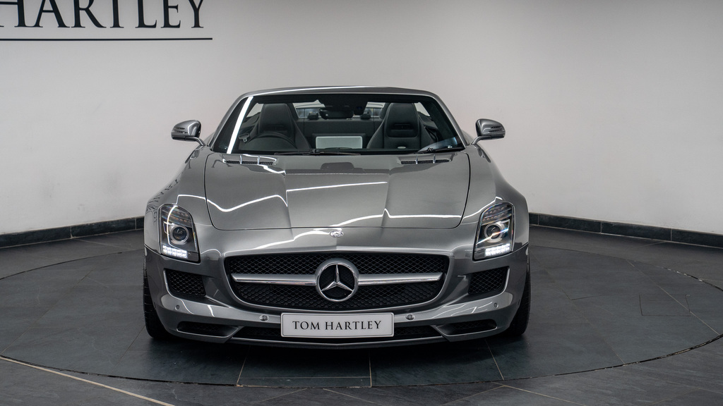 Mercedes-Benz SLS Gullwing Red #16