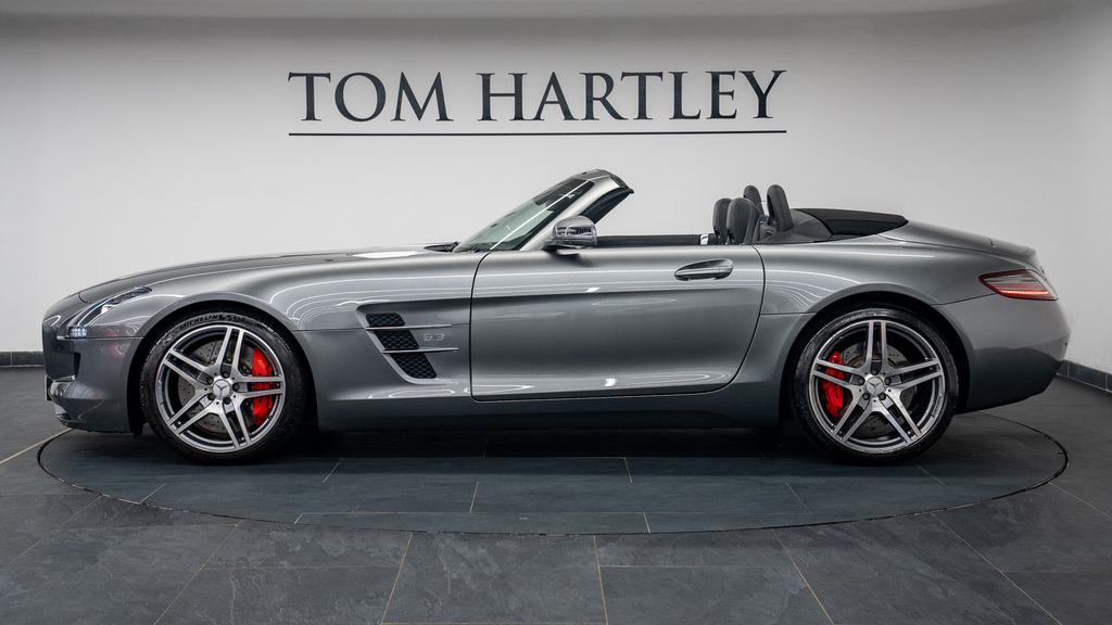 Mercedes-Benz SLS Gullwing Red #4