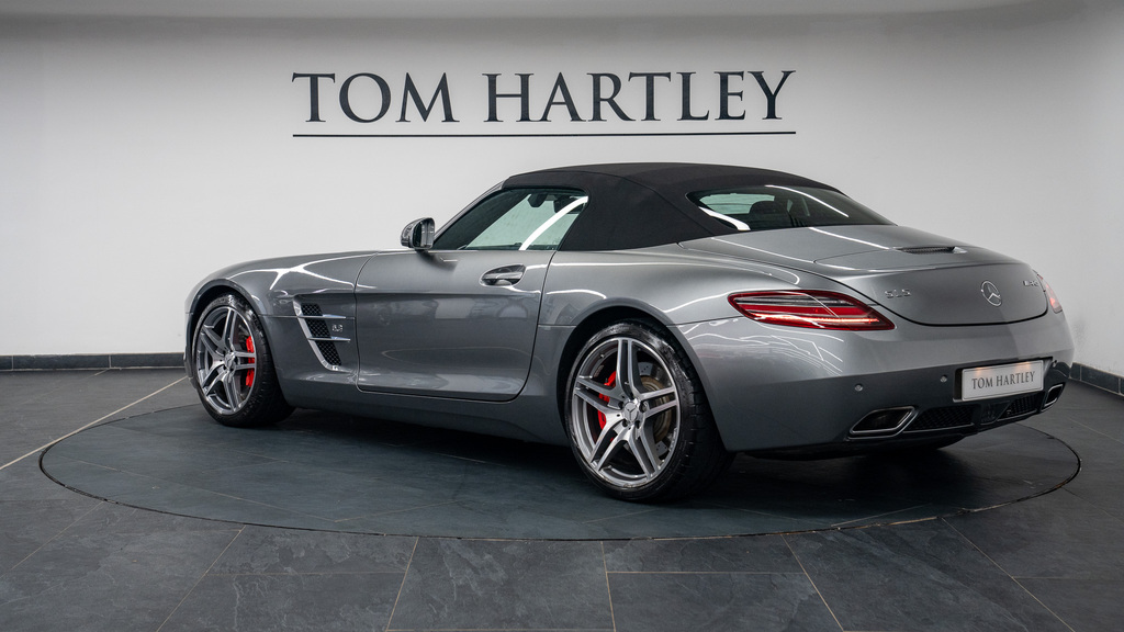 Mercedes-Benz SLS Gullwing Red #37