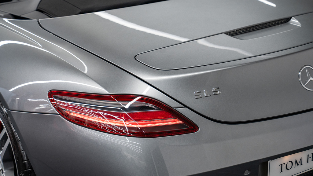 Mercedes-Benz SLS Gullwing Red #20