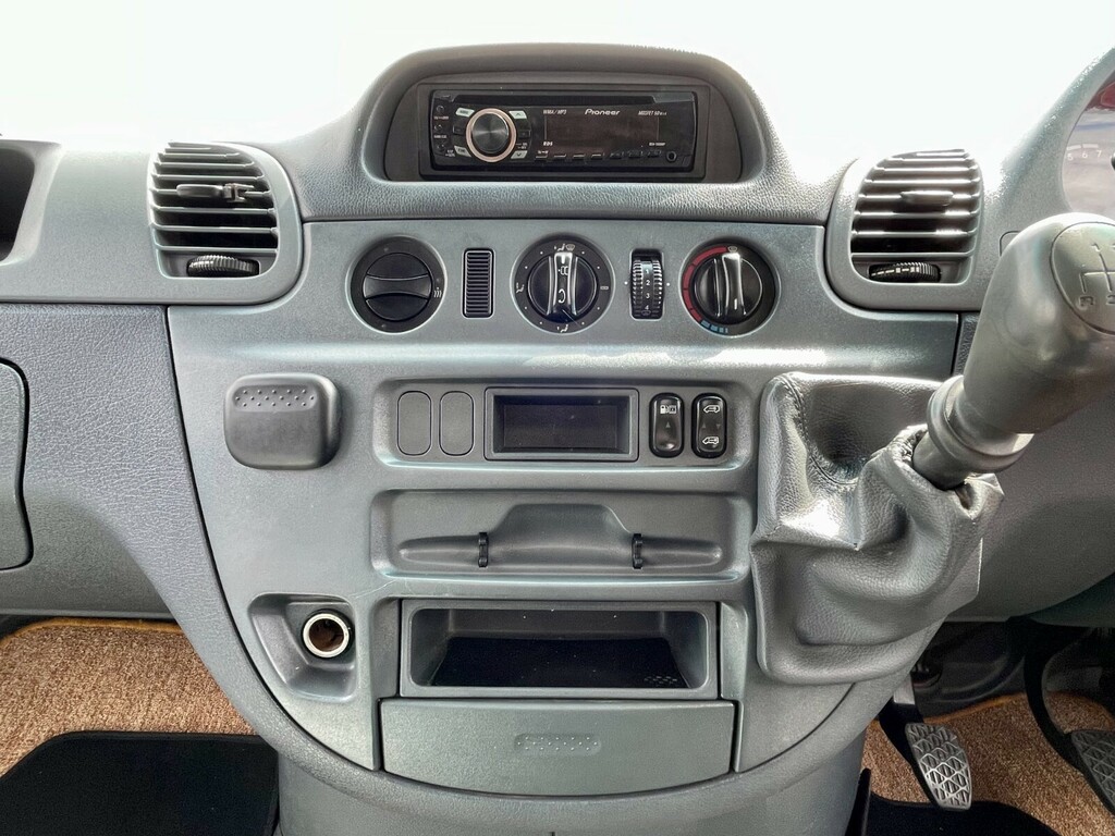 Mercedes-Benz Sprinter 2.2L Dropside Van White #27