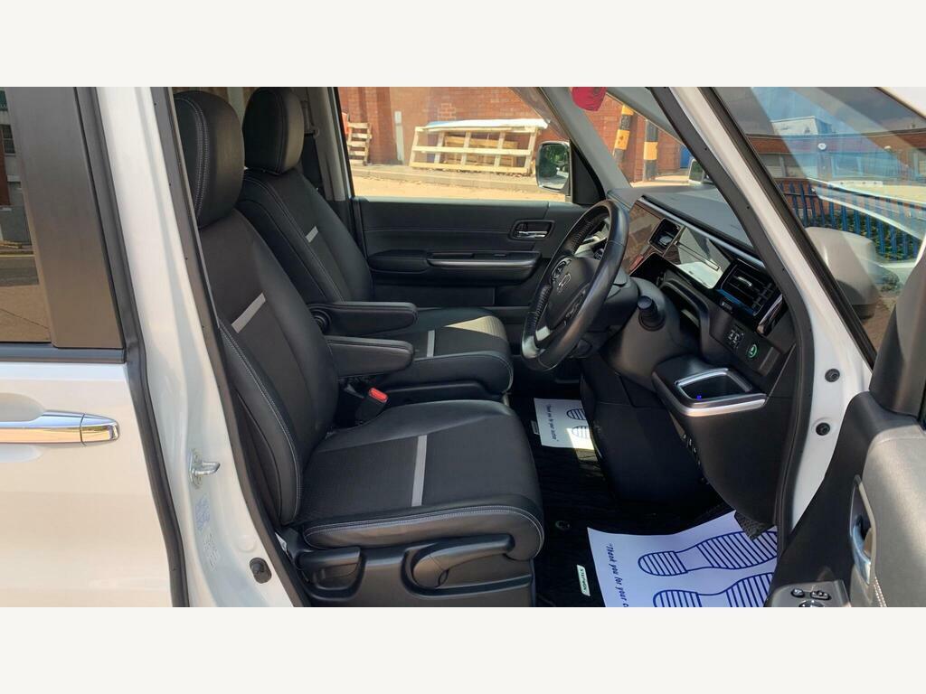 Honda StepWagon Spada 2.0 Hybrid 7 Seats Silver #46