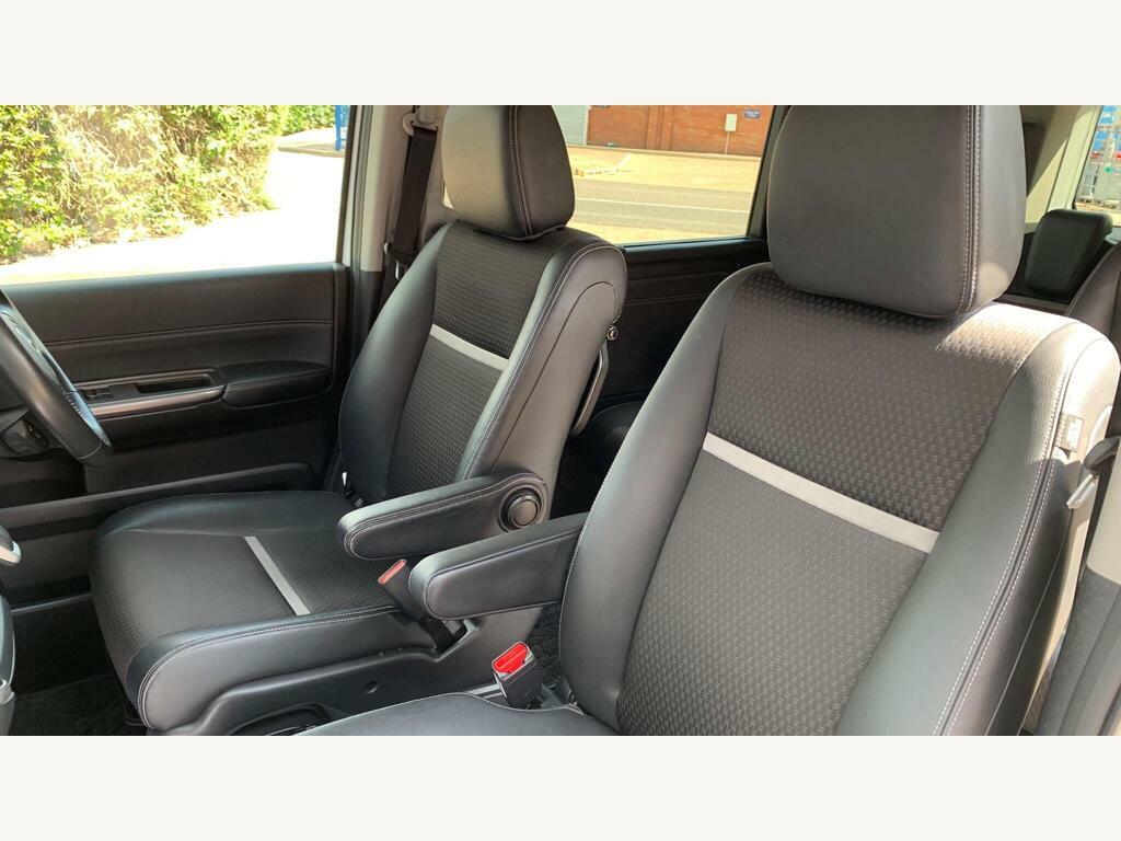 Honda StepWagon Spada 2.0 Hybrid 7 Seats Silver #50