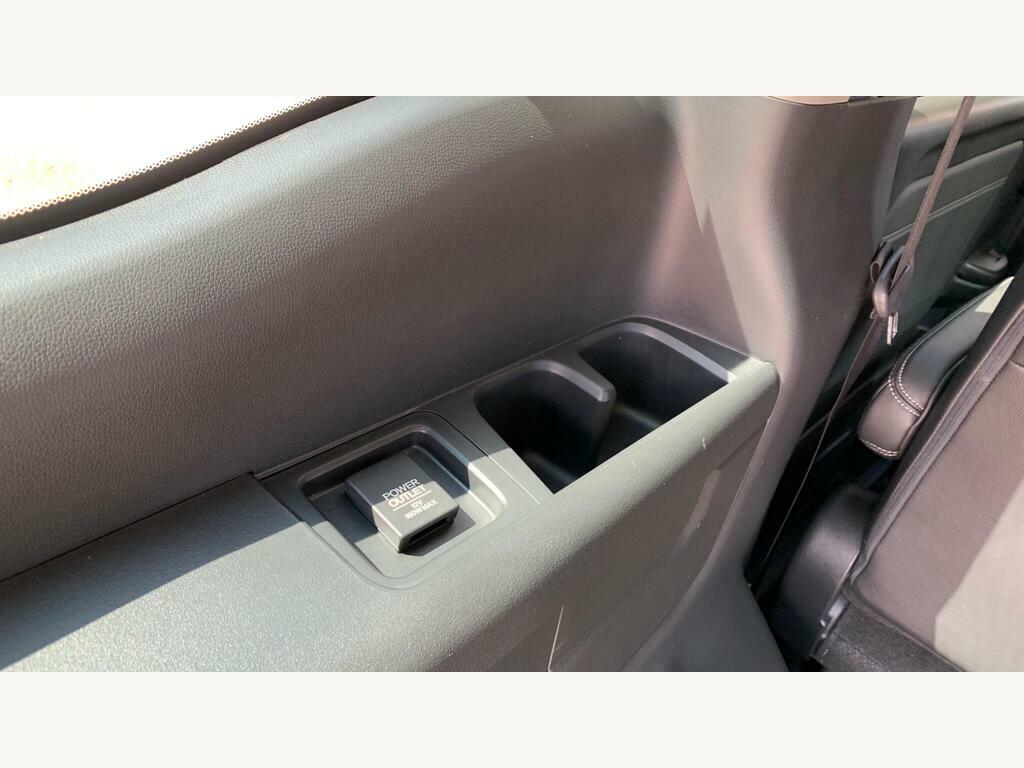 Honda StepWagon Spada 2.0 Hybrid 7 Seats Silver #26