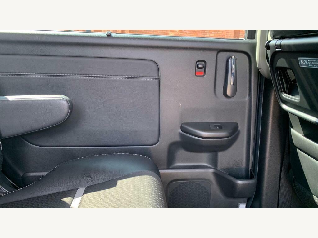 Honda StepWagon Spada 2.0 Hybrid 7 Seats Silver #32