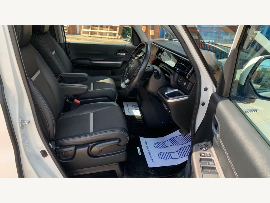 Honda StepWagon Spada 2.0 Hybrid 7 Seats Silver #45