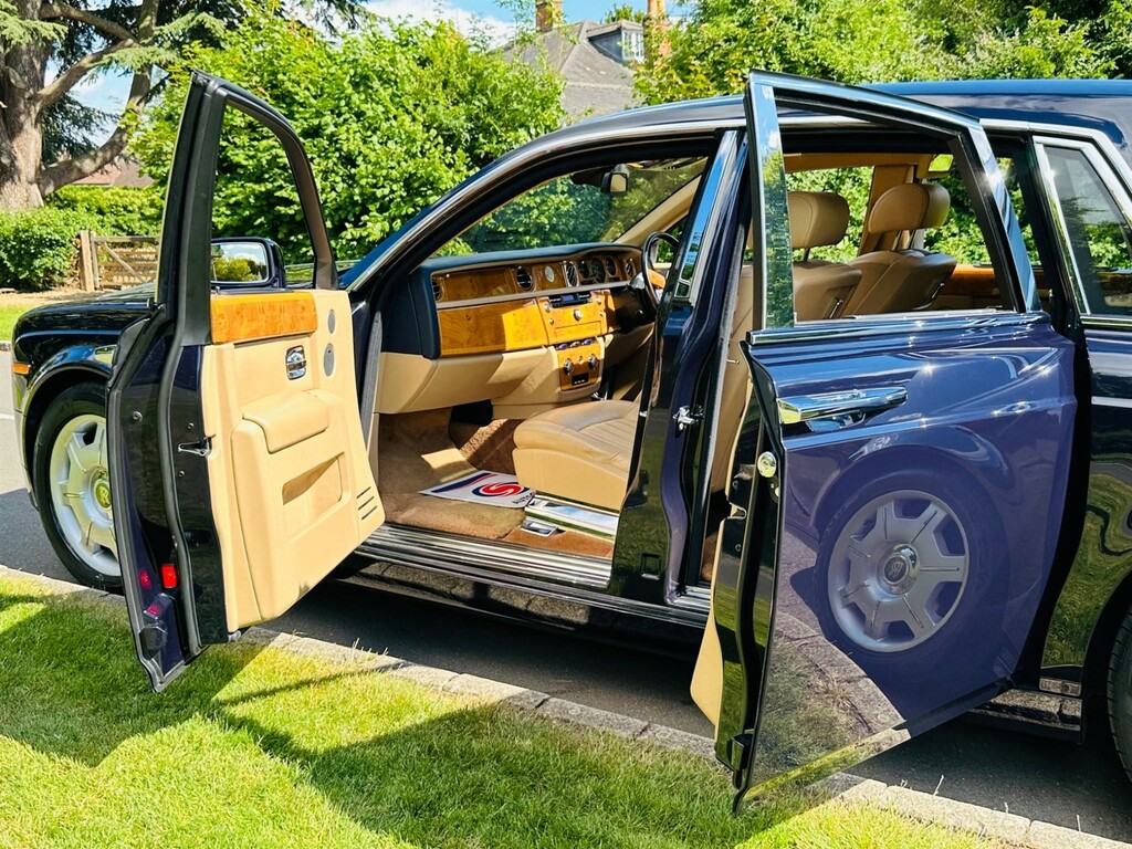 Rolls-Royce Phantom Saloon Black #68