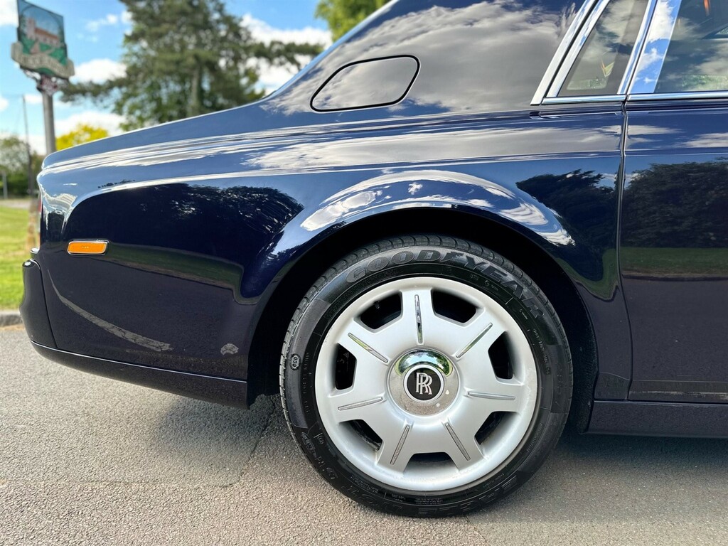 Rolls-Royce Phantom Saloon Black #48