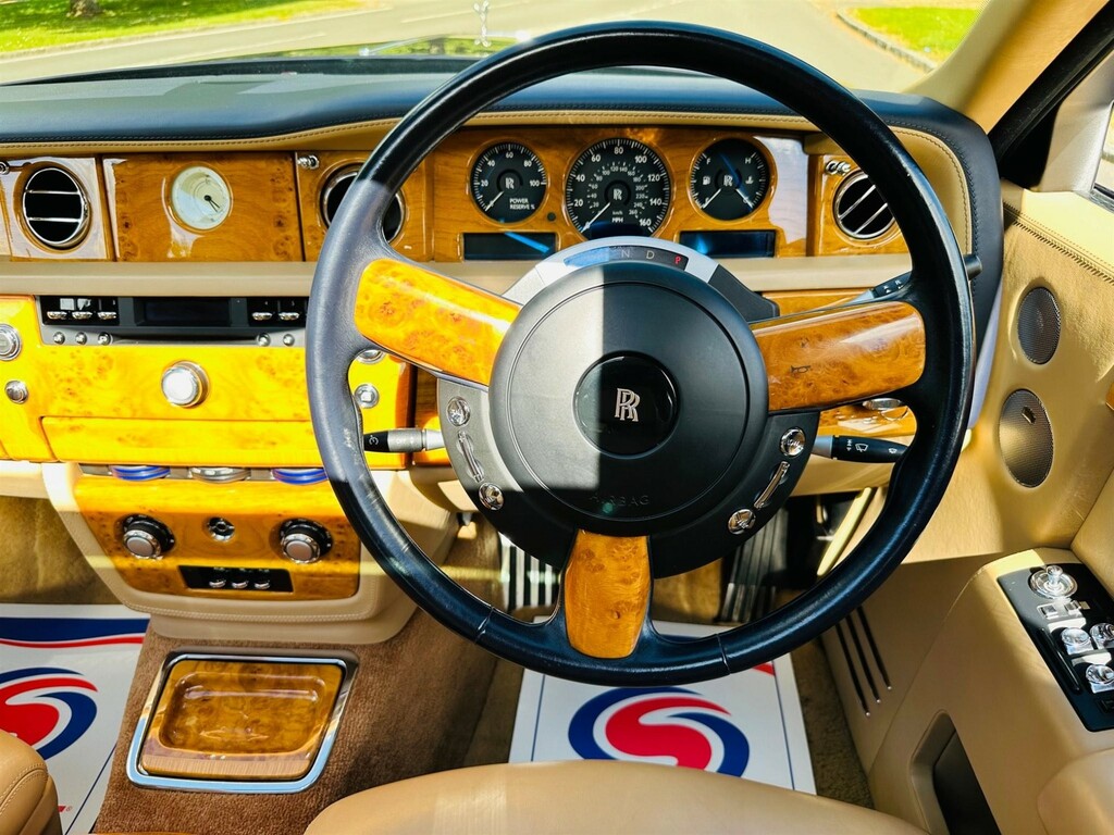 Rolls-Royce Phantom Saloon Black #83