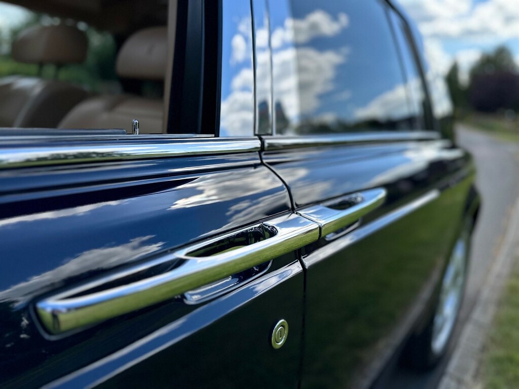 Rolls-Royce Phantom Saloon Black #24