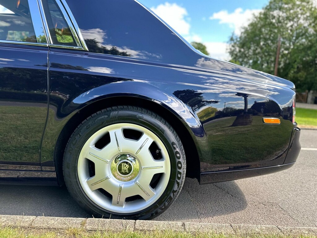 Rolls-Royce Phantom Saloon Black #49