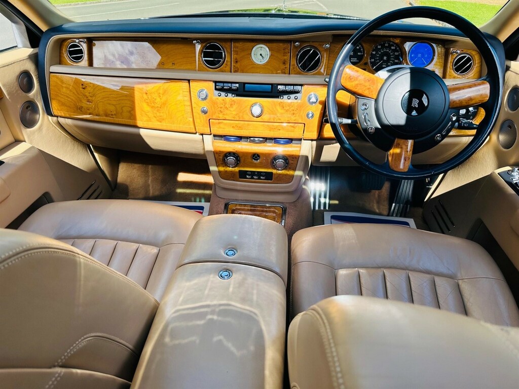 Rolls-Royce Phantom Saloon Black #82