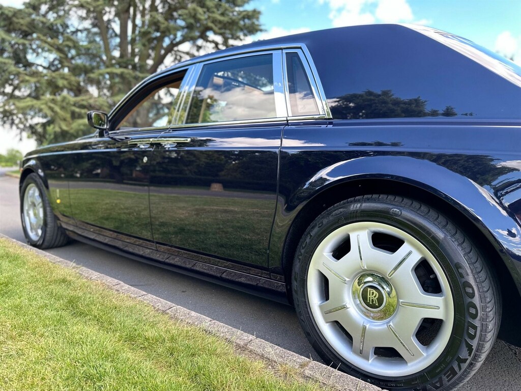 Rolls-Royce Phantom Saloon Black #30