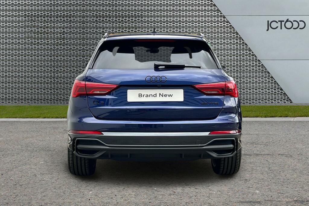 Audi Q3  Red #7