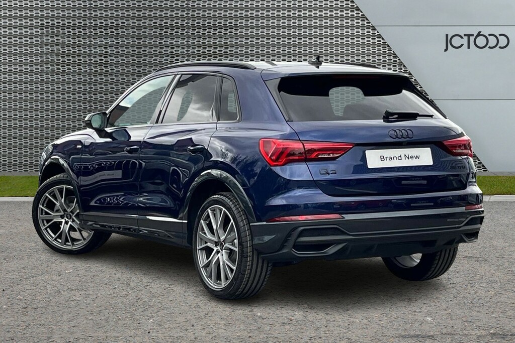 Audi Q3  Red #3
