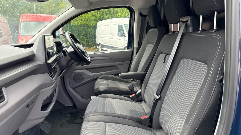 Volkswagen E-Transporter Transporter 100Kw 65Kwh Commerce Pro Van FV25AYE Blue #2